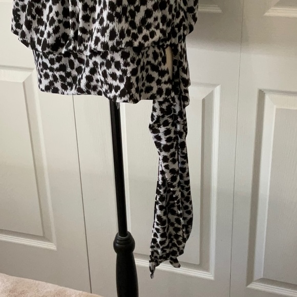 NWOT INC Women’s Sleeveless Top, XL, Black and White with side tie at waist - Picture 9 of 9